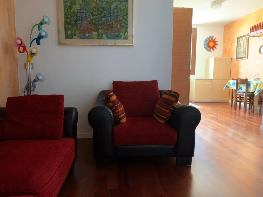 Appartamento Andrew'S House Con Parcheggio Privato アンツォーラ・デッレミーリア エクステリア 写真