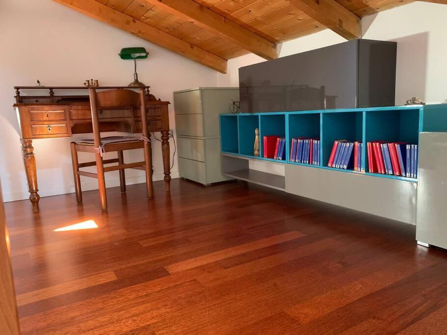 Appartamento Andrew'S House Con Parcheggio Privato アンツォーラ・デッレミーリア エクステリア 写真