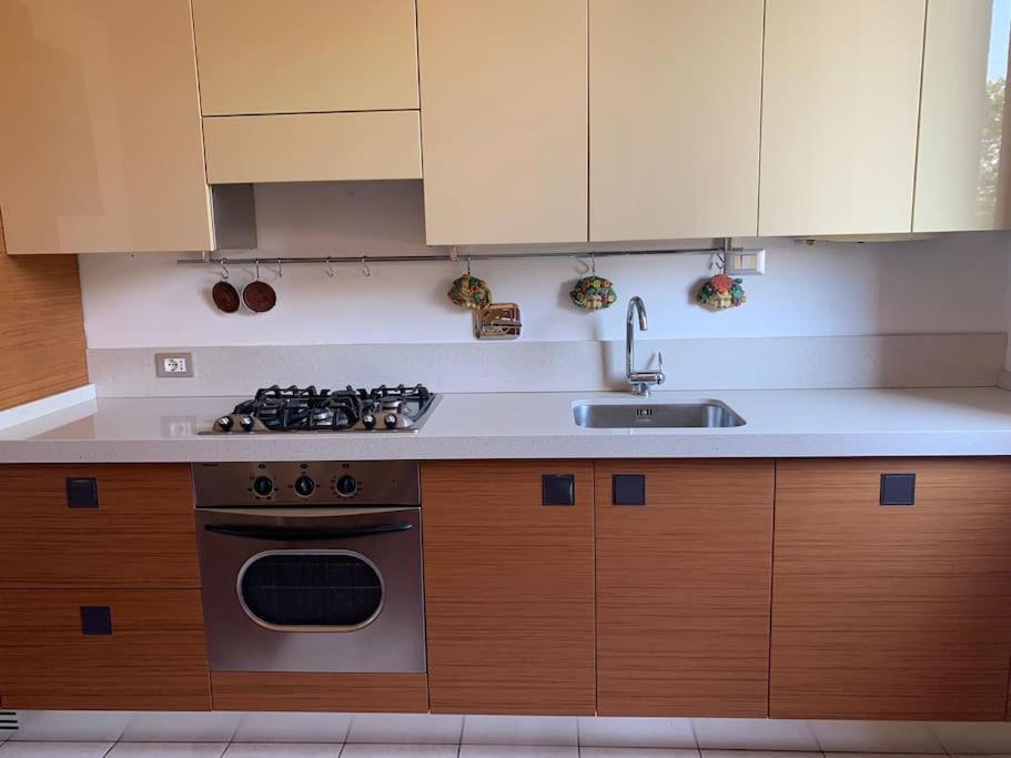 Appartamento Andrew'S House Con Parcheggio Privato アンツォーラ・デッレミーリア エクステリア 写真