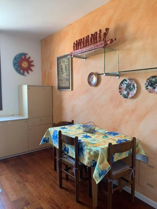 Appartamento Andrew'S House Con Parcheggio Privato アンツォーラ・デッレミーリア エクステリア 写真