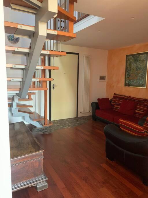 Appartamento Andrew'S House Con Parcheggio Privato アンツォーラ・デッレミーリア エクステリア 写真